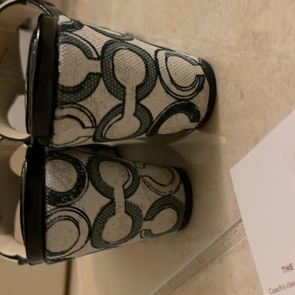 COPY - Coach Patent leather sandals ( timeless and classic) - Picture 5 of 9